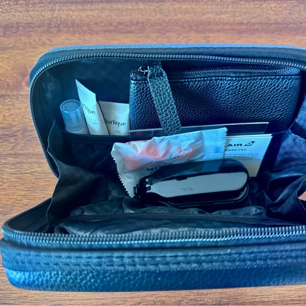 NWT Giorgio Armani Eva Air Business Class Amenities Bag - Picture 3 of 5